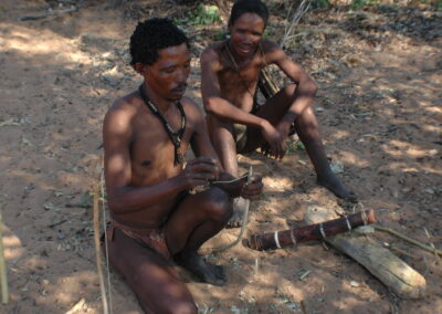 Du kan være med å lage din egen bue slok som bushmennene har jaktet med i tusenvis av år
